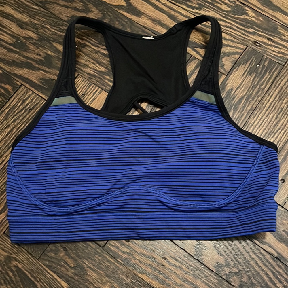 Lululemon sports bra